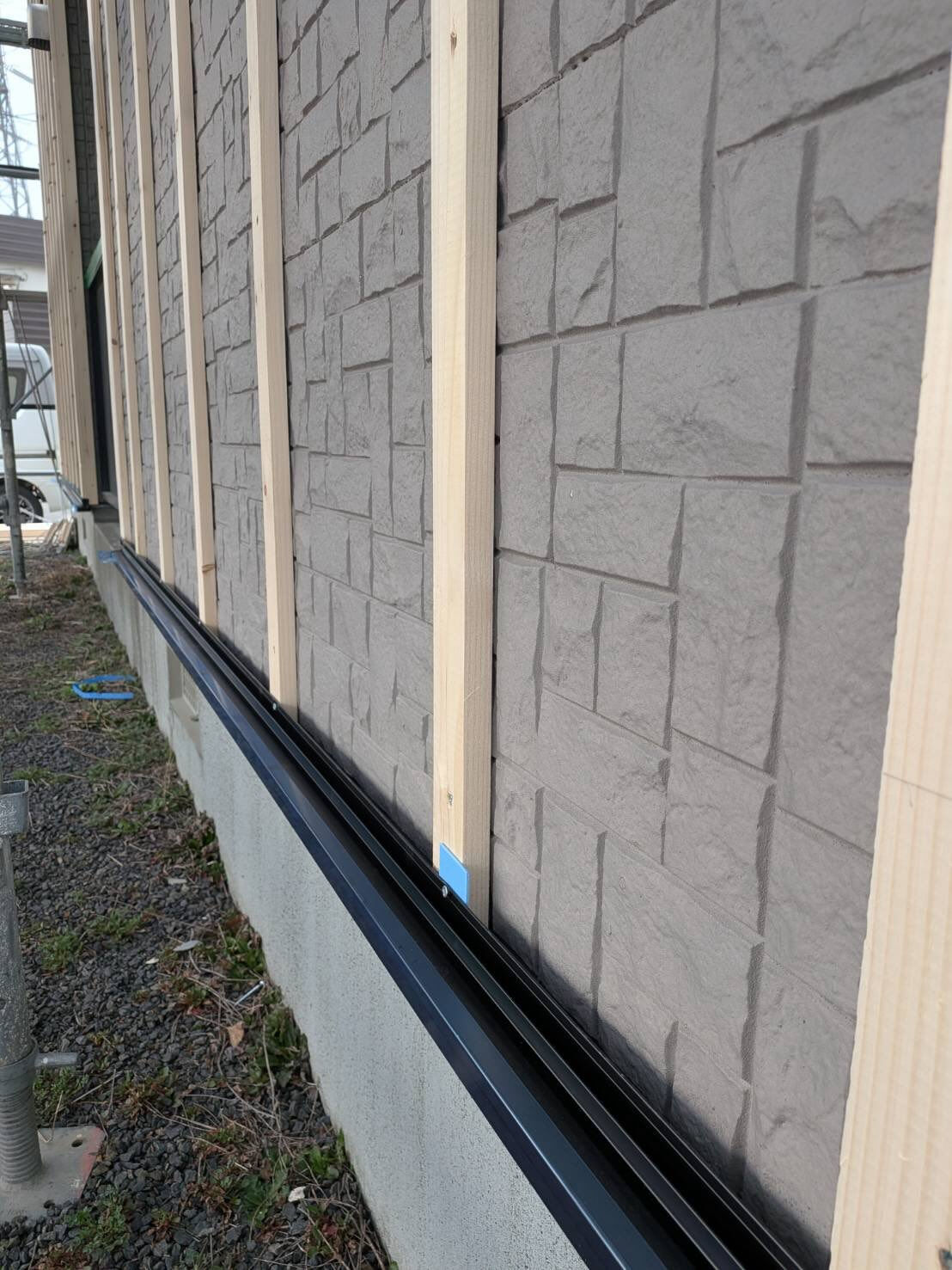 先日、アパートの外壁工事を行いました🏠✨ サイディングを新し